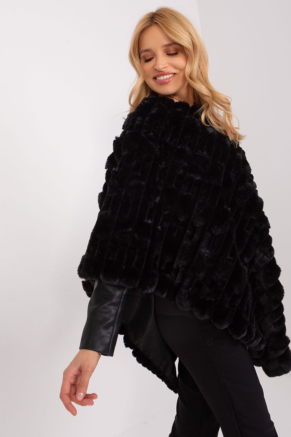 Poncho model 190855 AT