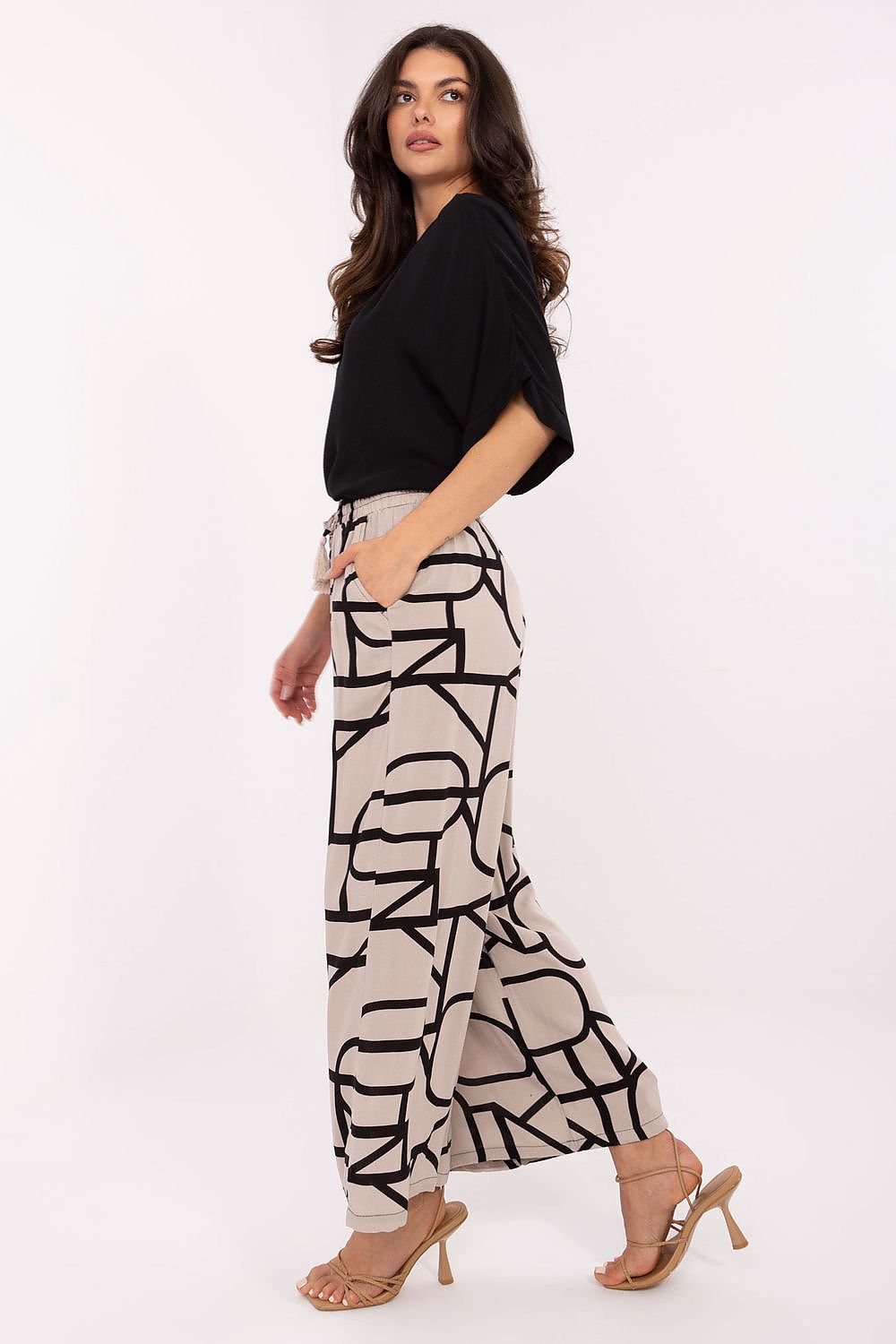  Women trousers model 215117 Sublevel 