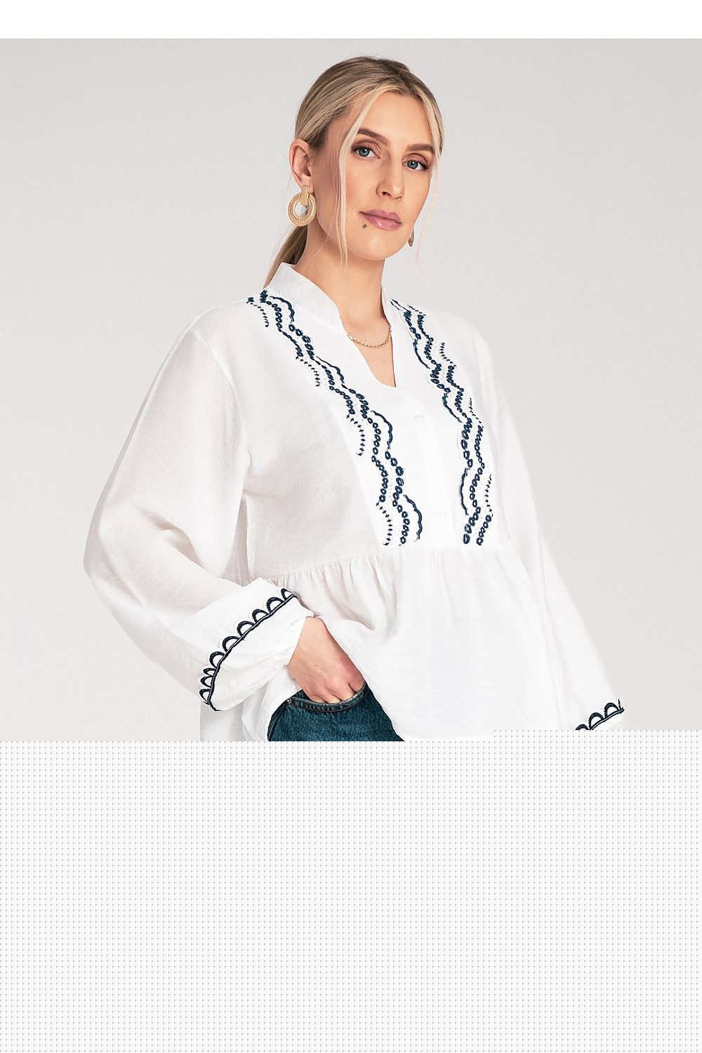  Blouse model 217067 Figl 